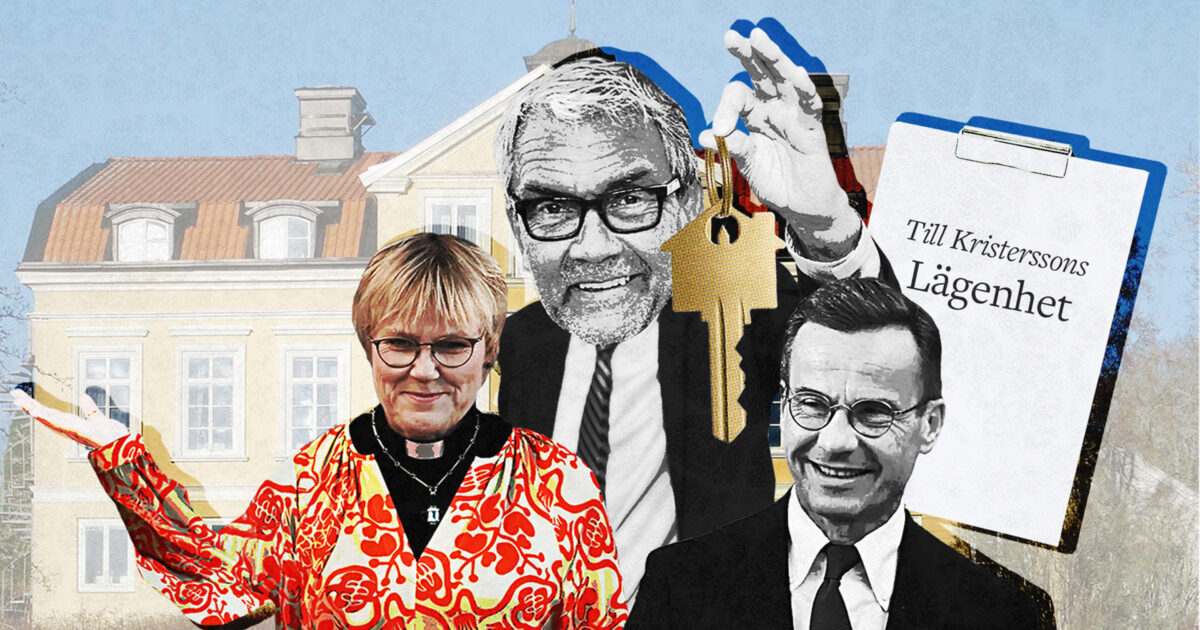 Thorbjörn Larsson erbjuder en nyckel och lägenhetskontrakt till Ulf Kristersson och Birgitta Ed. I bakgrunden herrgården Fållökna.