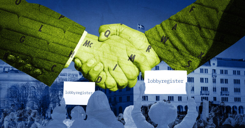 Människor utanför Rosenbad demonstrerar för ett lobbyregister. Kläggets montage.