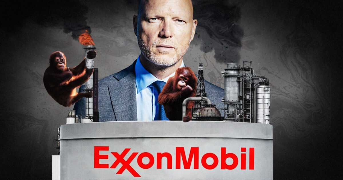 Jörgen Warborn (M), med oljeborrtorn, organutanger och Exxon Mobiles logga.