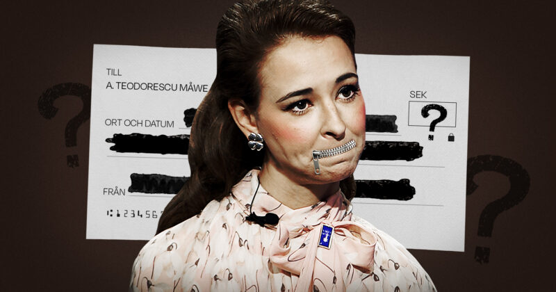 Alice Teodorescu Måwe framför en check med maskade uppgifter.