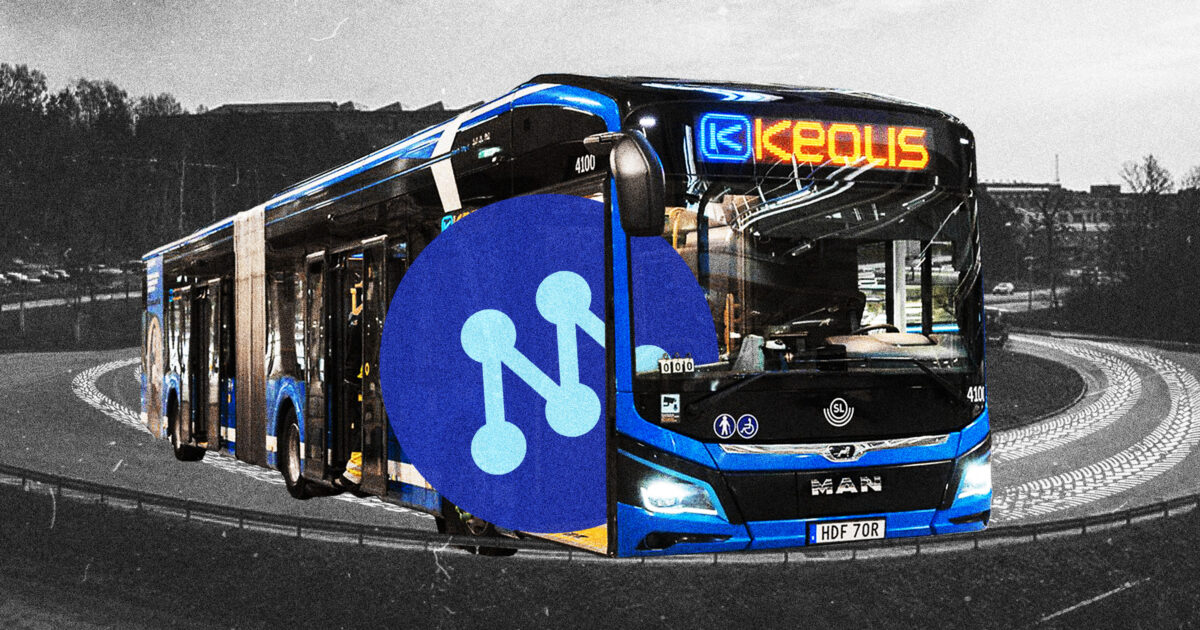 Buss från Keolis och Moderaternas logga.