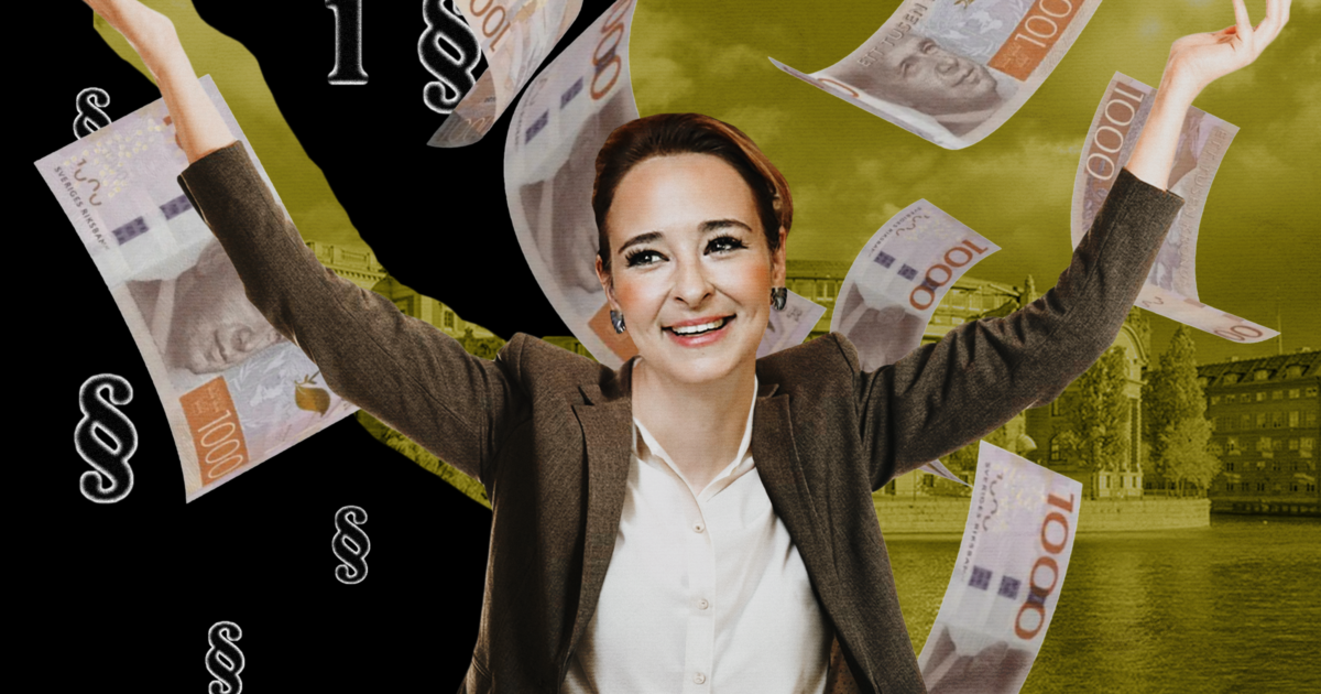 Alice Teodorescu Måwe ser glad ut. Sedlar flyger genom luften.
